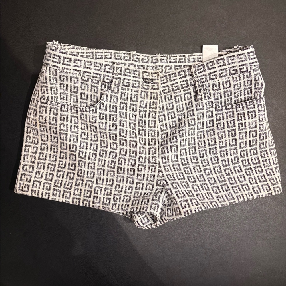 Givenchy 4G Logo Letter Jacquard Full-Print
Casual Shorts